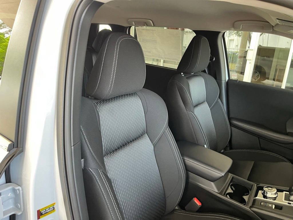 Used 2024 Mitsubishi Outlander ES image 14