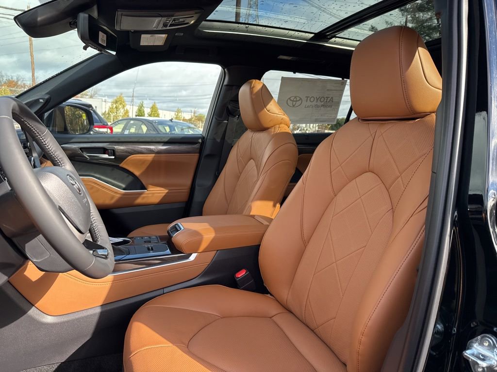 New 2025 Toyota Highlander Platinum image 12