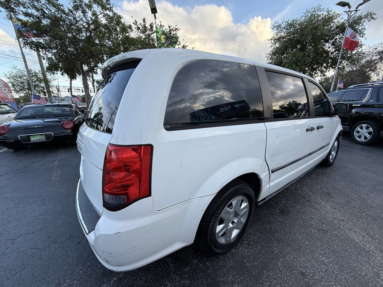 Used 2013 Dodge Grand Caravan American Value Package FWD image 6