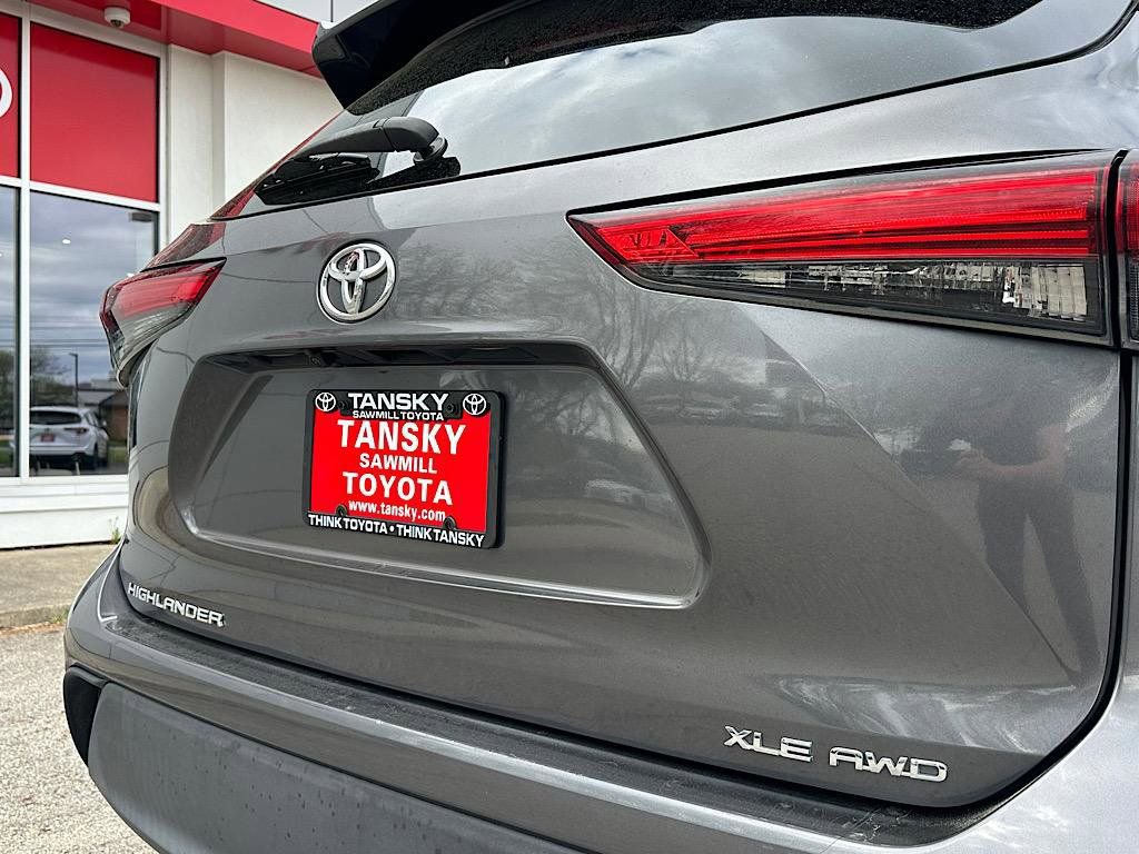 Certified 2020 Toyota Highlander XLE image 6