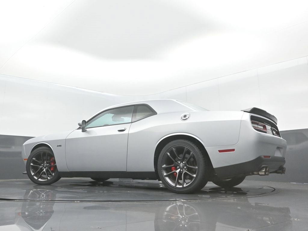 Used 2023 Dodge Challenger R/T w/ Performance Handling Group image 17