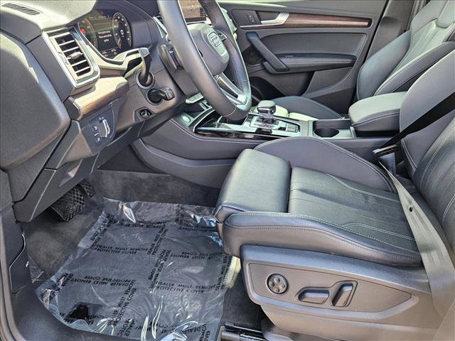 Certified 2025 Audi Q5 e Premium Plus w/ Premium Plus Package AWD/4WD image 16
