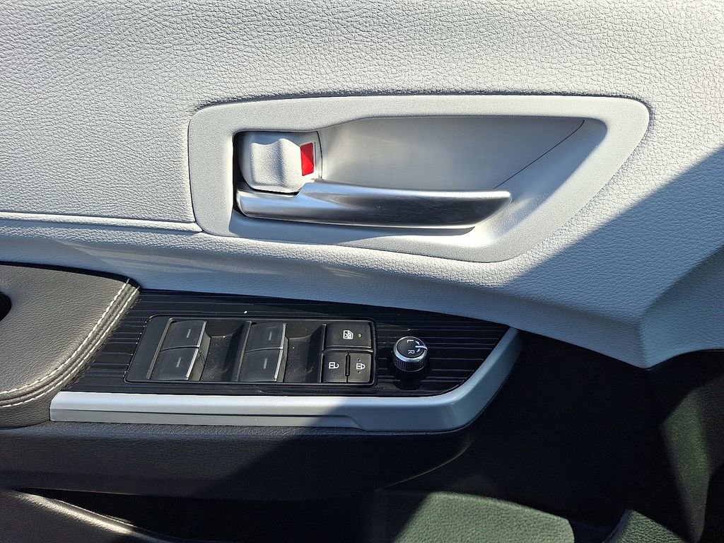 Used 2026 Toyota Sienna XSE image 6