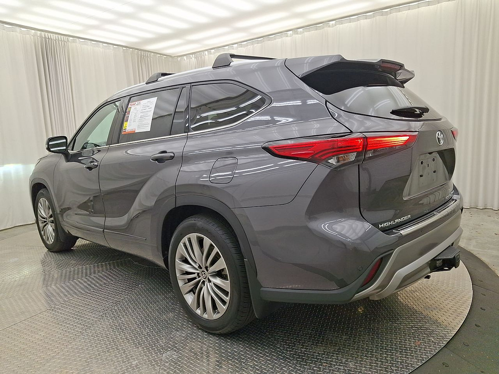 Used 2022 Toyota Highlander Platinum AWD/4WD image 25