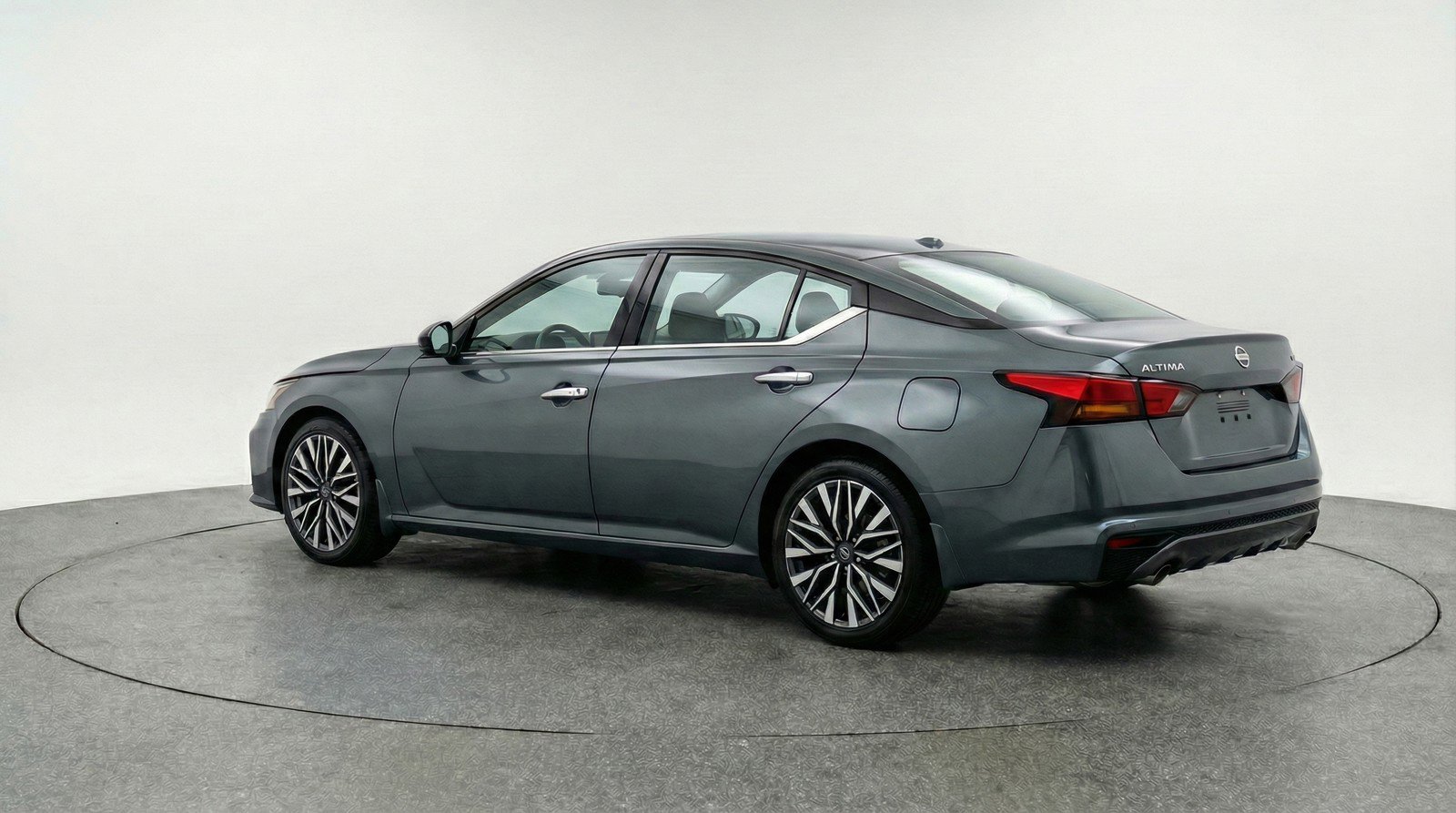 Used 2025 Nissan Altima 2.5 SV image 6