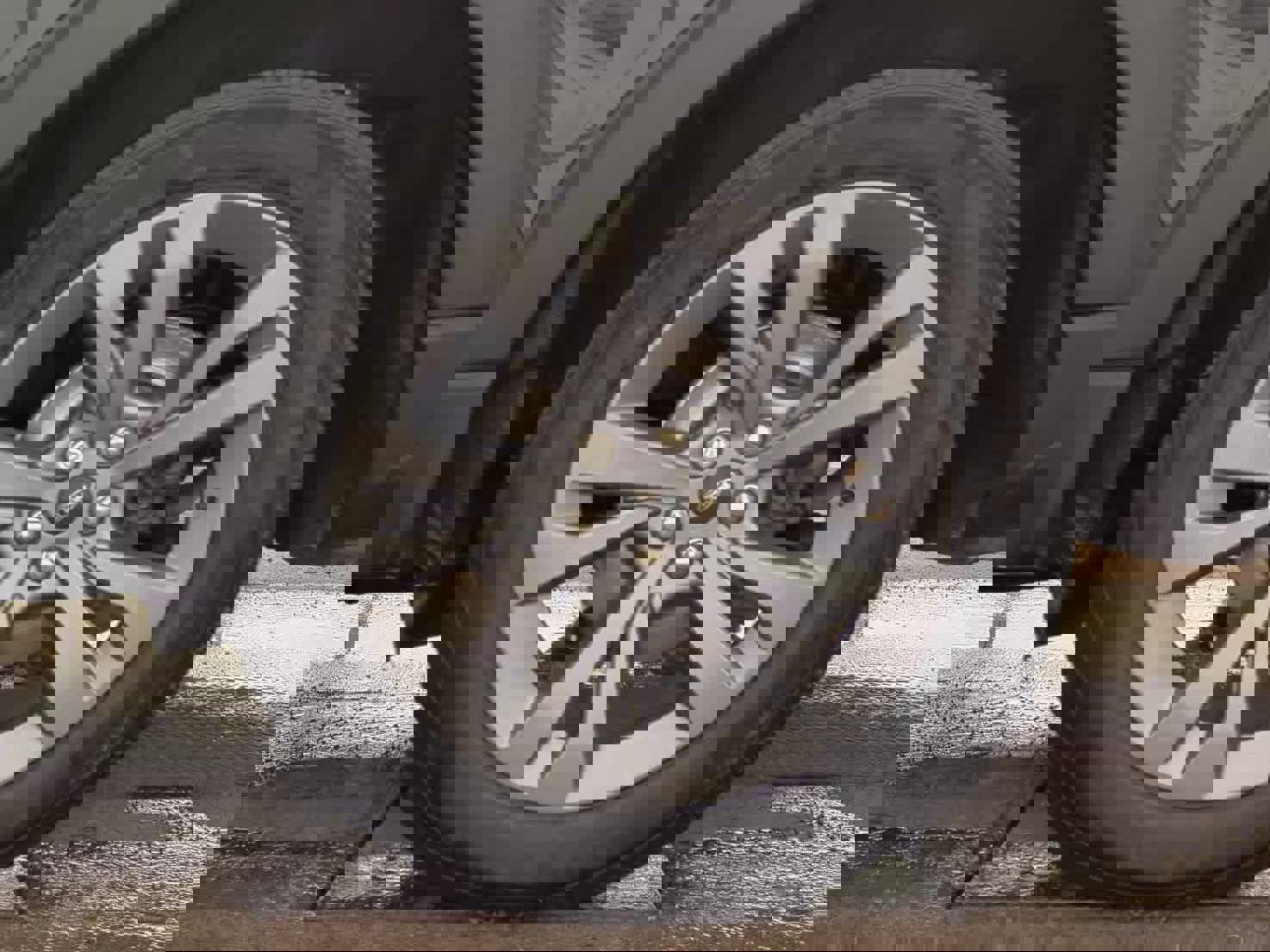 Used 2023 Ford Explorer XLT w/ Equipment Group 202A image 13