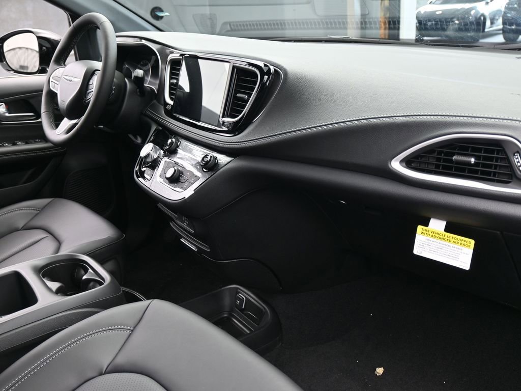 New 2026 Chrysler Pacifica Select image 46