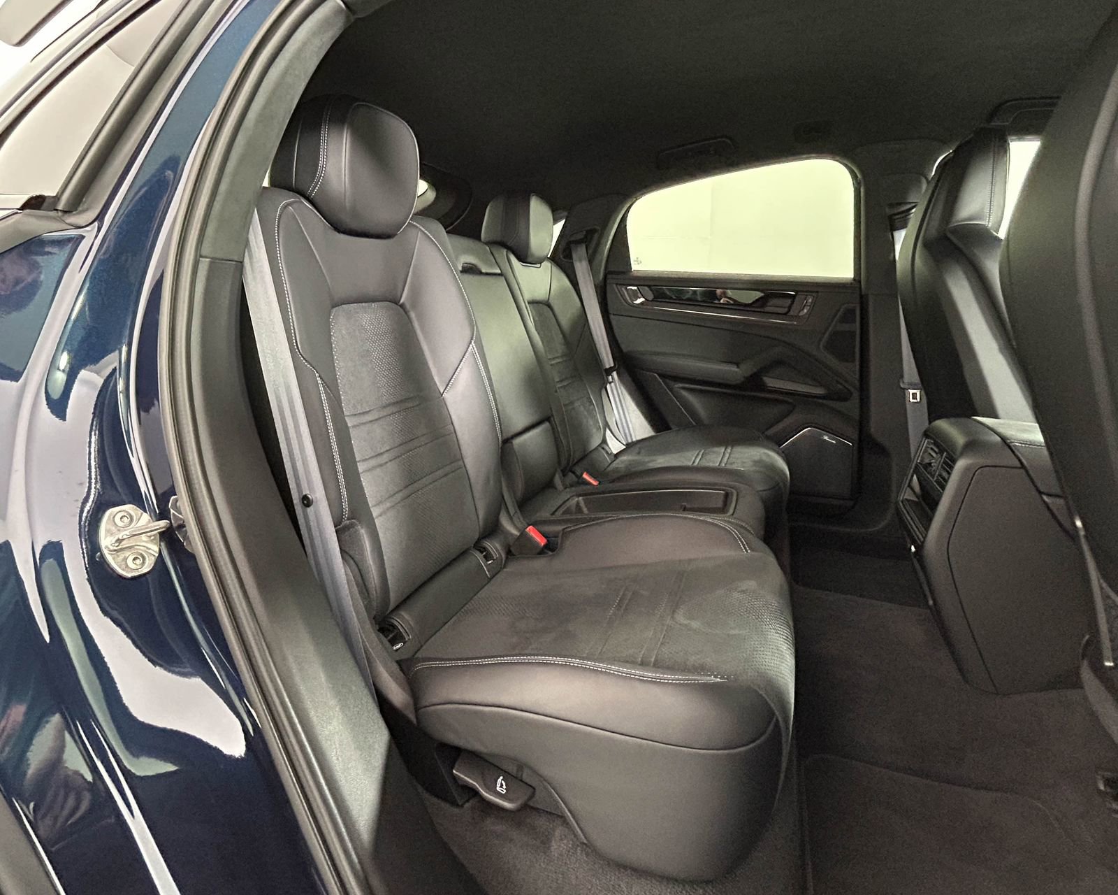 Used 2024 Porsche Cayenne Turbo GT image 26