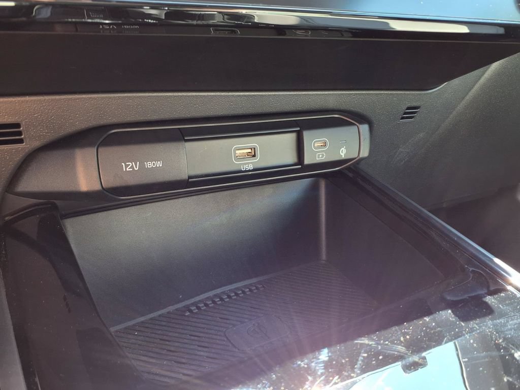 Used 2025 Kia Niro EX Touring FWD image 21