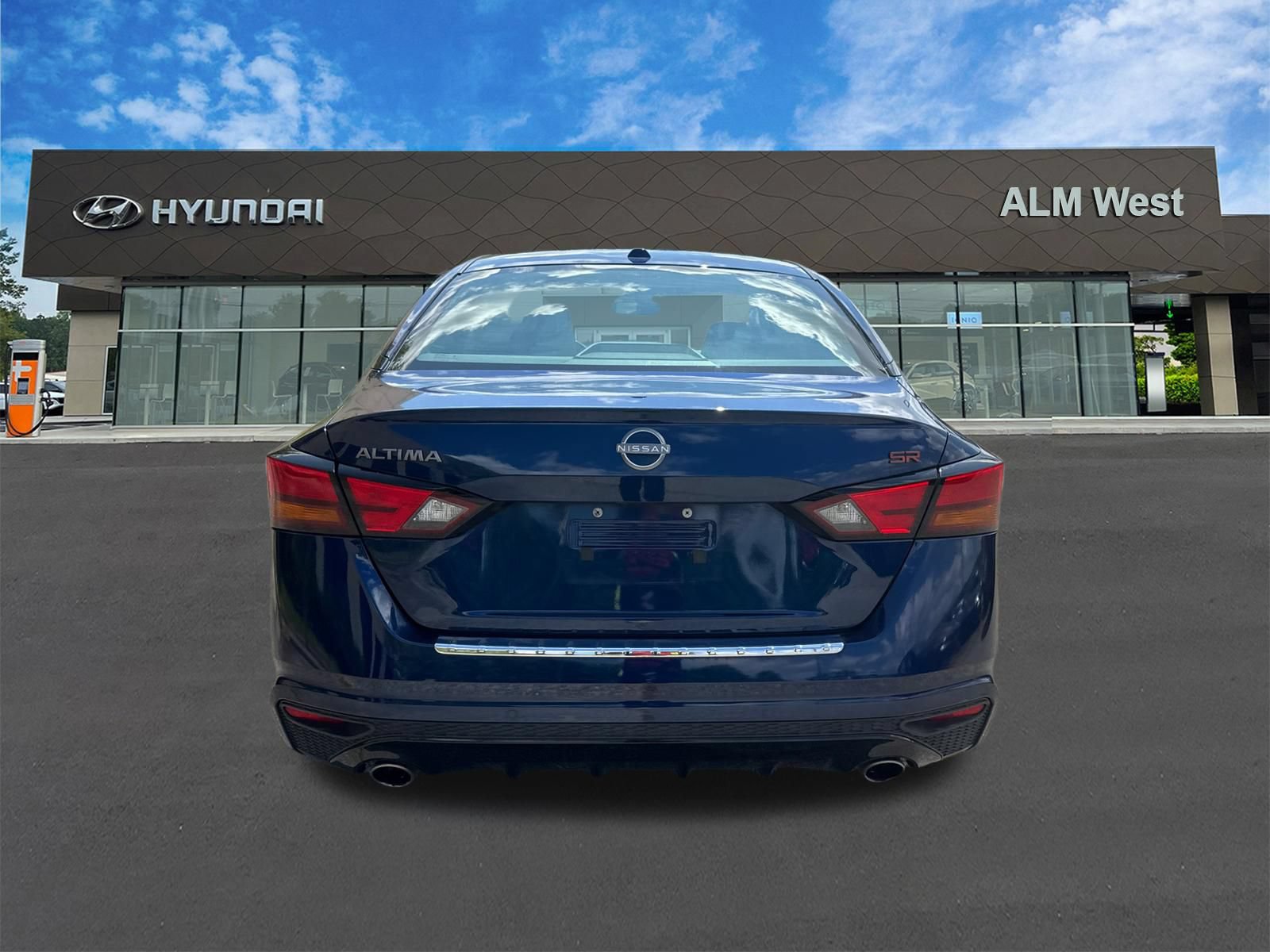 Used 2023 Nissan Altima 2.5 SR w/ SR Premium Package FWD image 6