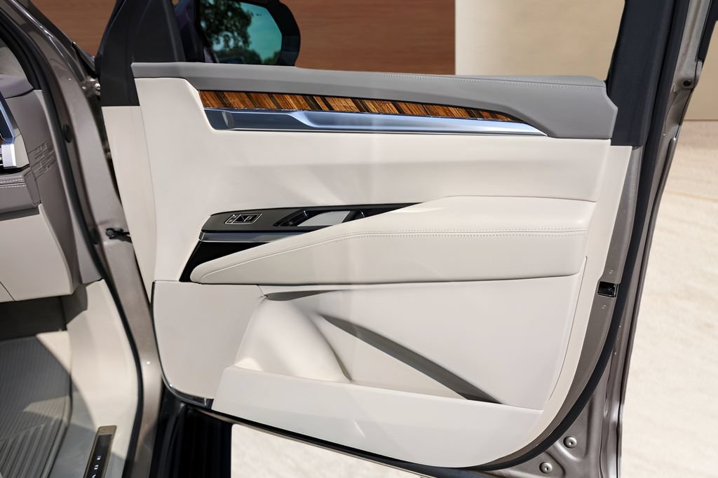 Certified 2025 Cadillac Escalade Sport Platinum AWD/4WD image 30