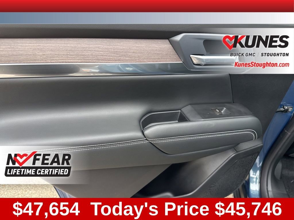 New 2026 GMC Terrain Denali w/ LPO, Black Badging Package AWD/4WD image 42