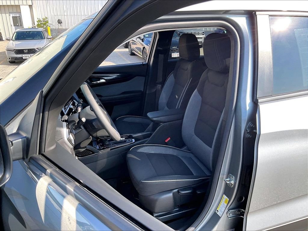 Used 2024 Chevrolet TrailBlazer LT w/ Driver Confidence Package AWD/4WD image 10