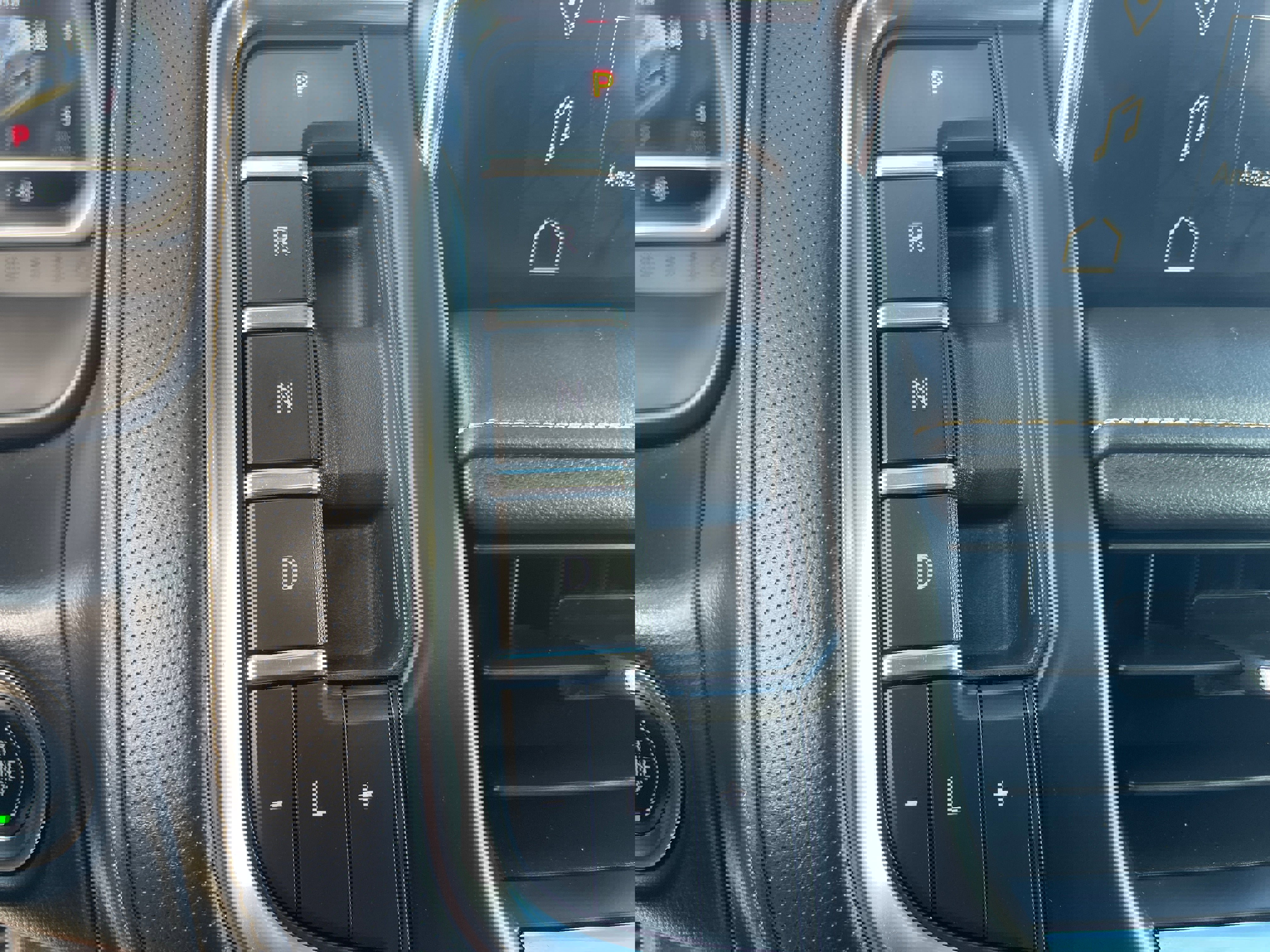 Used 2023 GMC Yukon XL SLT image 14