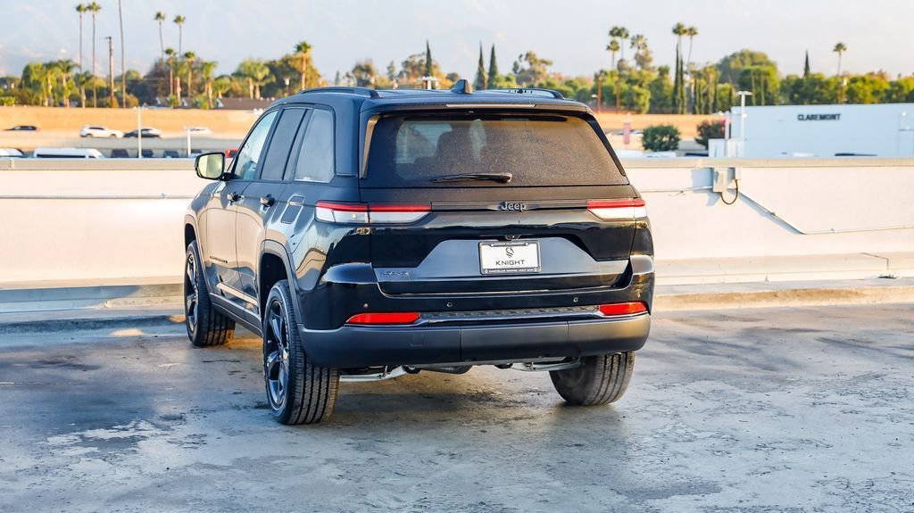 New 2025 Jeep Grand Cherokee Altitude image 34