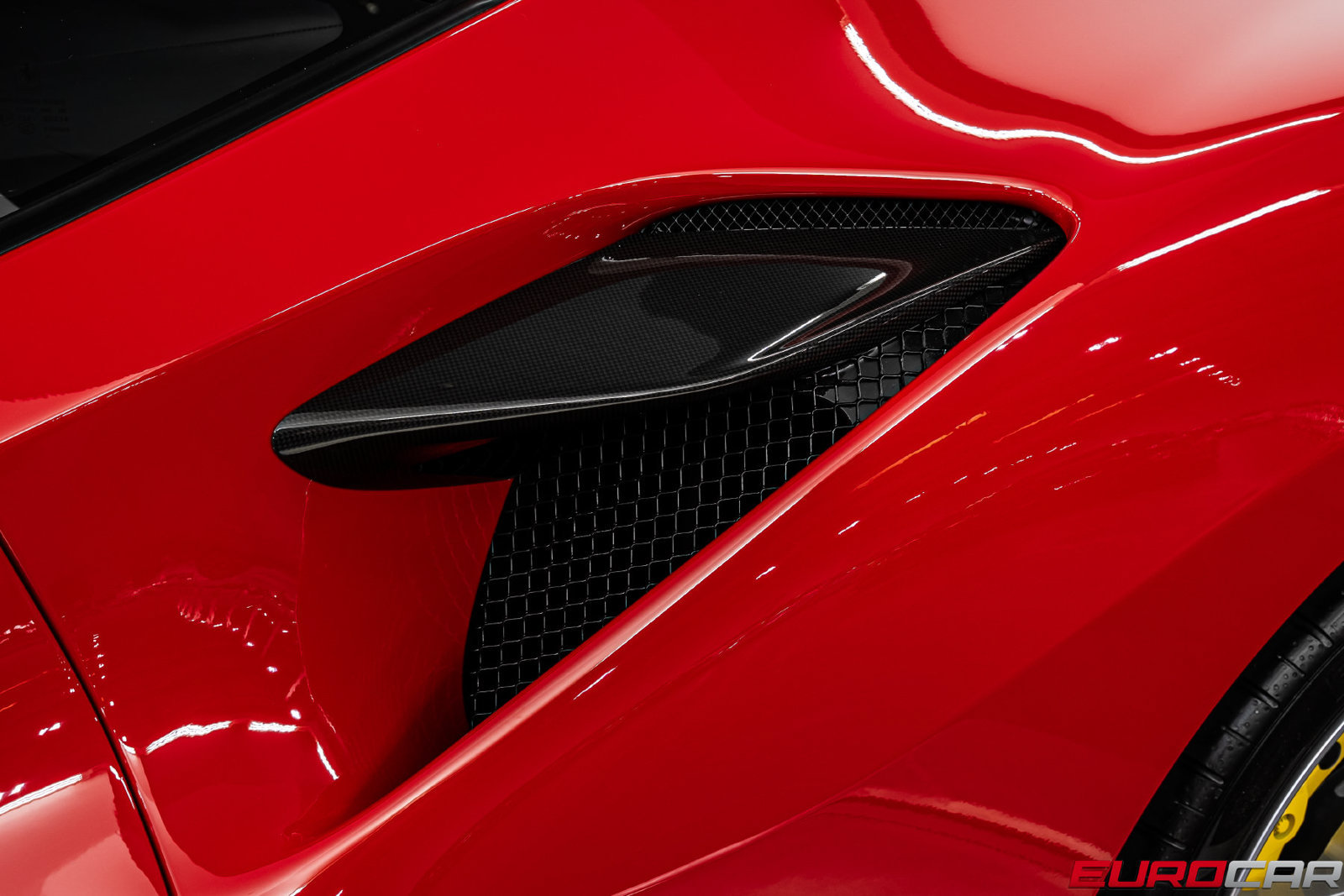 Used 2021 Ferrari F8 Tributo RWD image 17