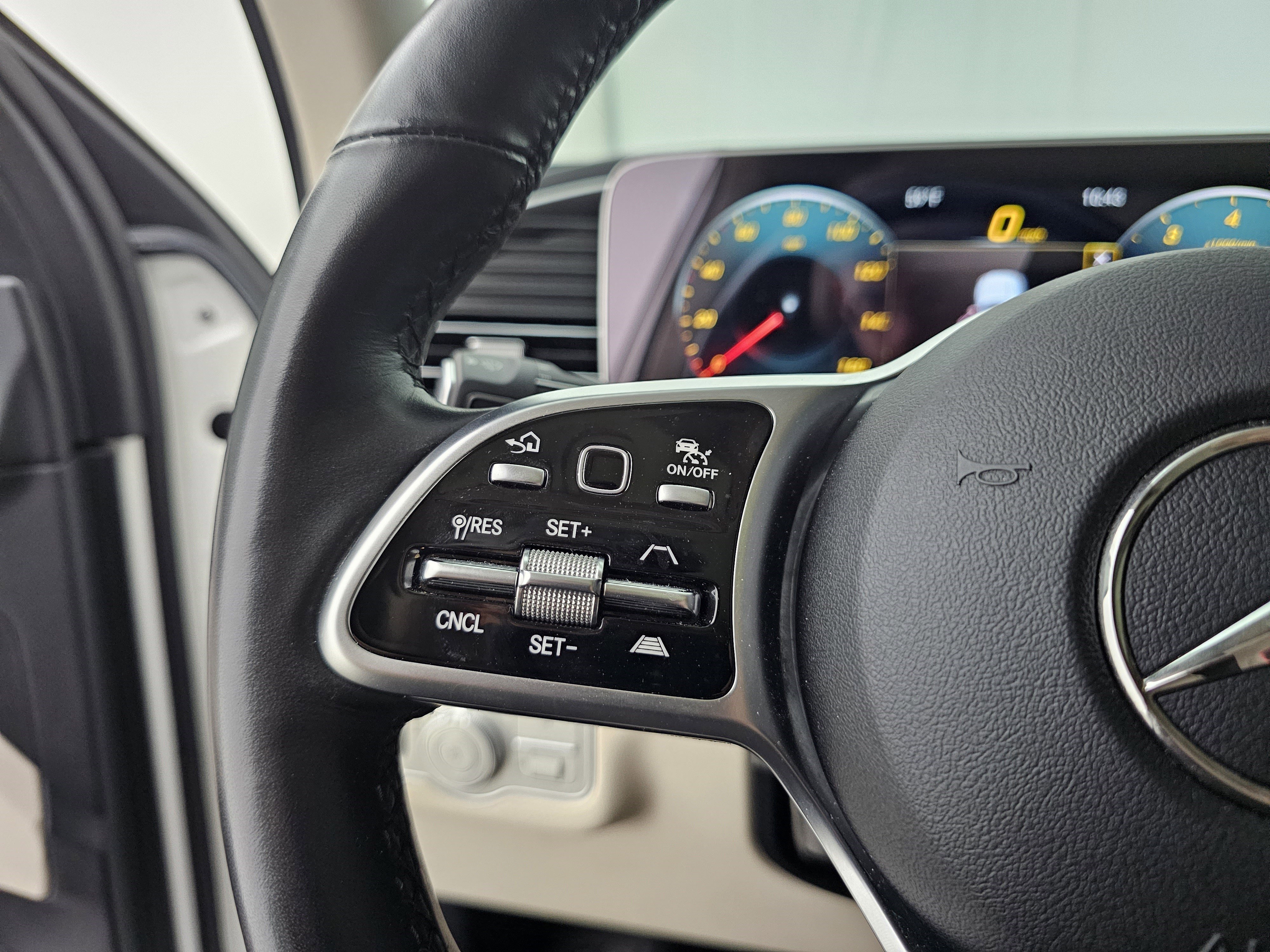 Used 2022 Mercedes-Benz GLS 450 4MATIC image 22