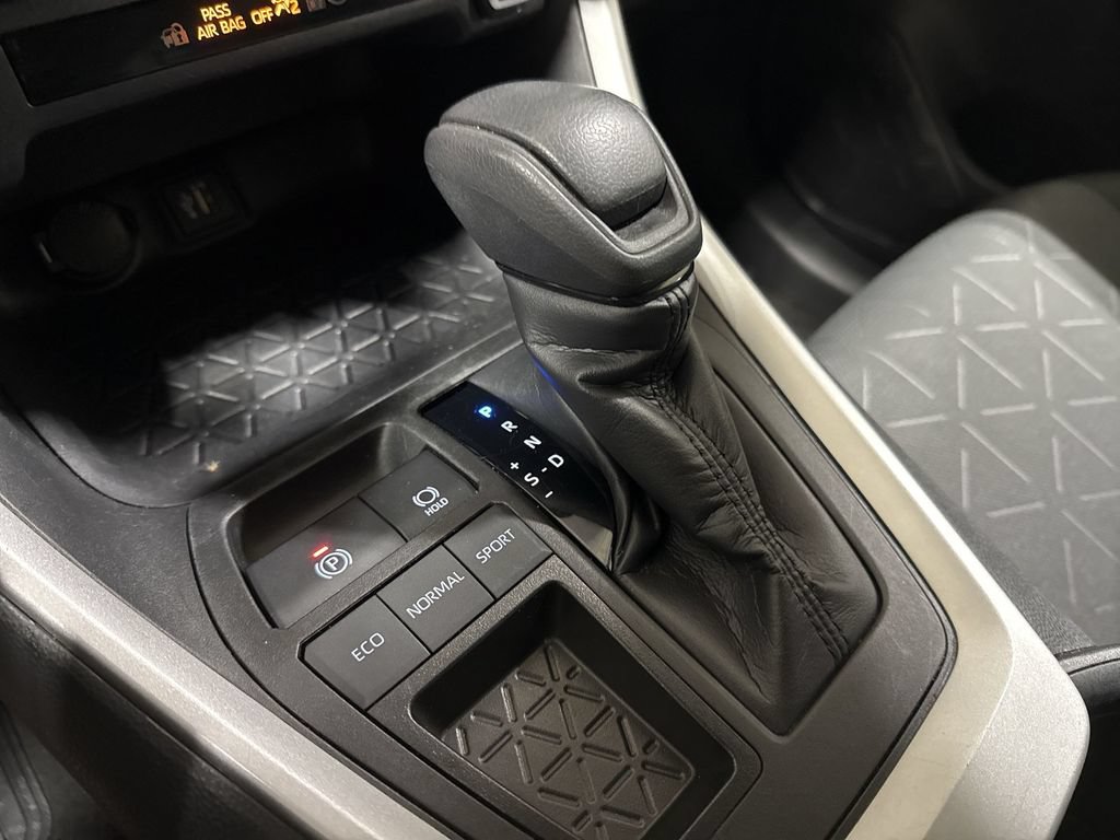 Used 2024 Toyota RAV4 XLE FWD image 17