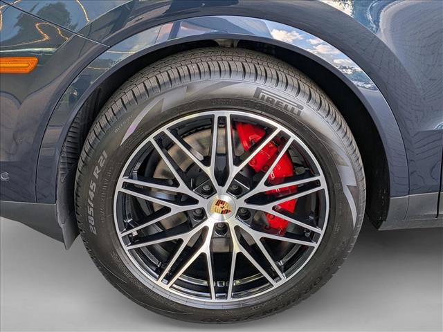Used 2024 Porsche Cayenne AWD/4WD image 25