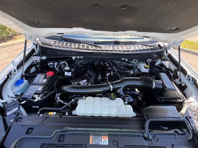 Certified 2025 Ford Expedition Active AWD/4WD image 30
