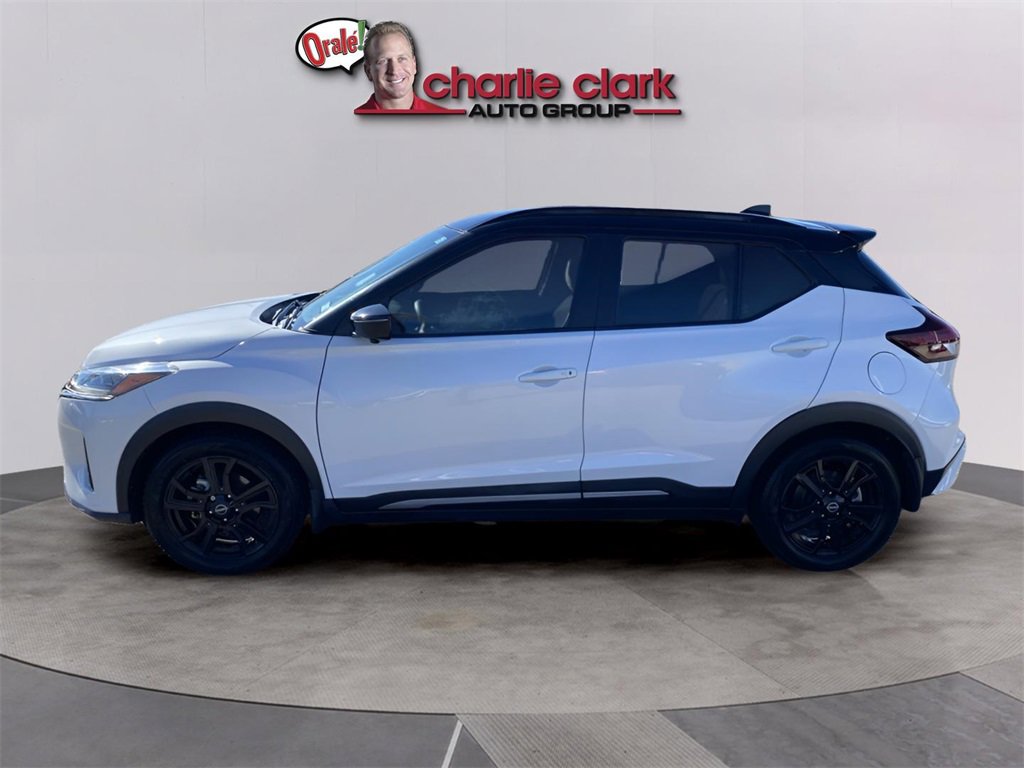 Used 2022 Nissan Kicks SR image 2