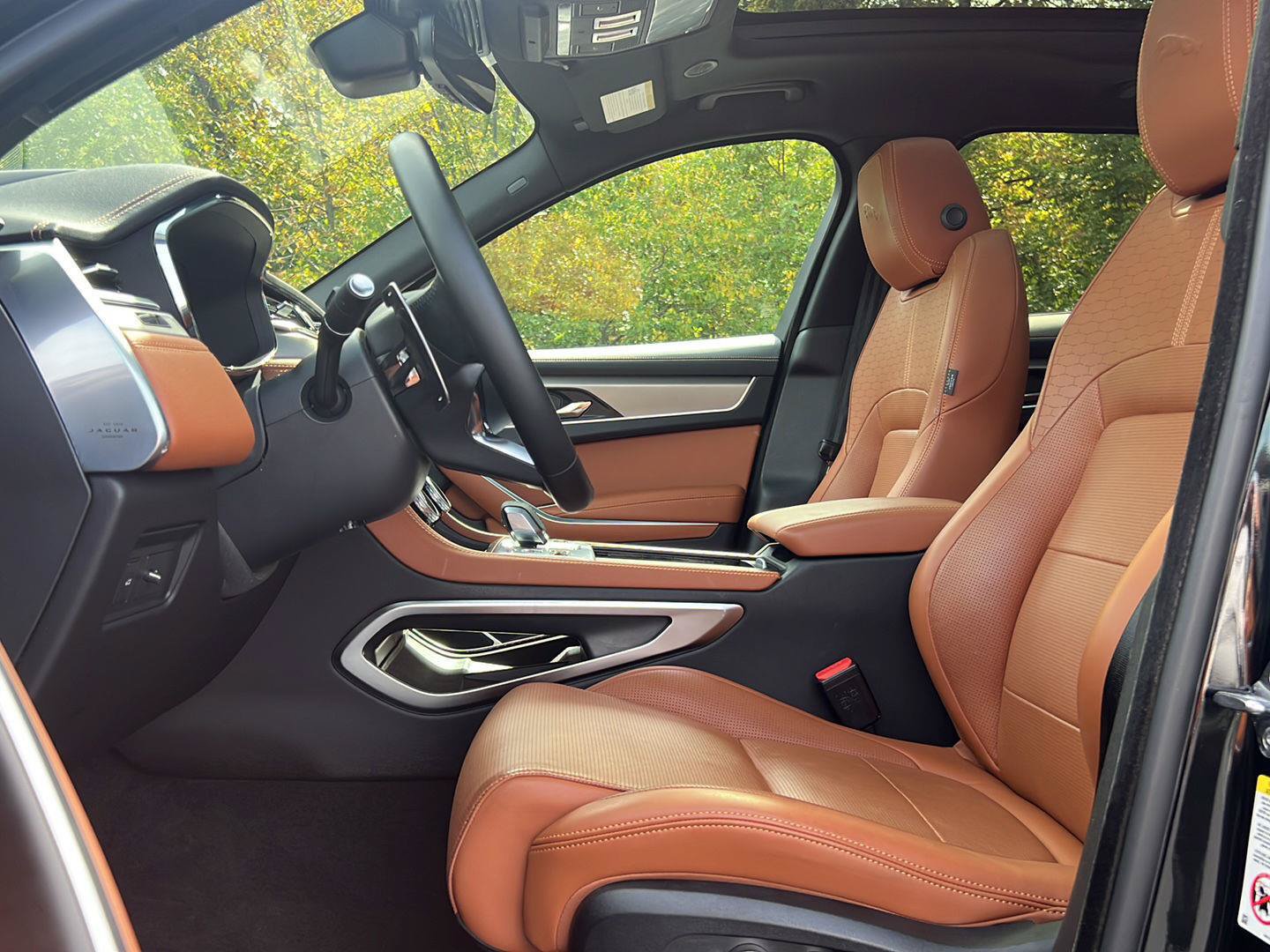 Certified 2026 Jaguar F-PACE R-Dynamic S AWD/4WD image 22