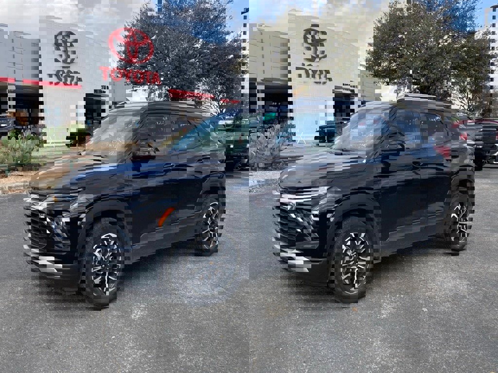 Used 2025 Chevrolet TrailBlazer LT image 1