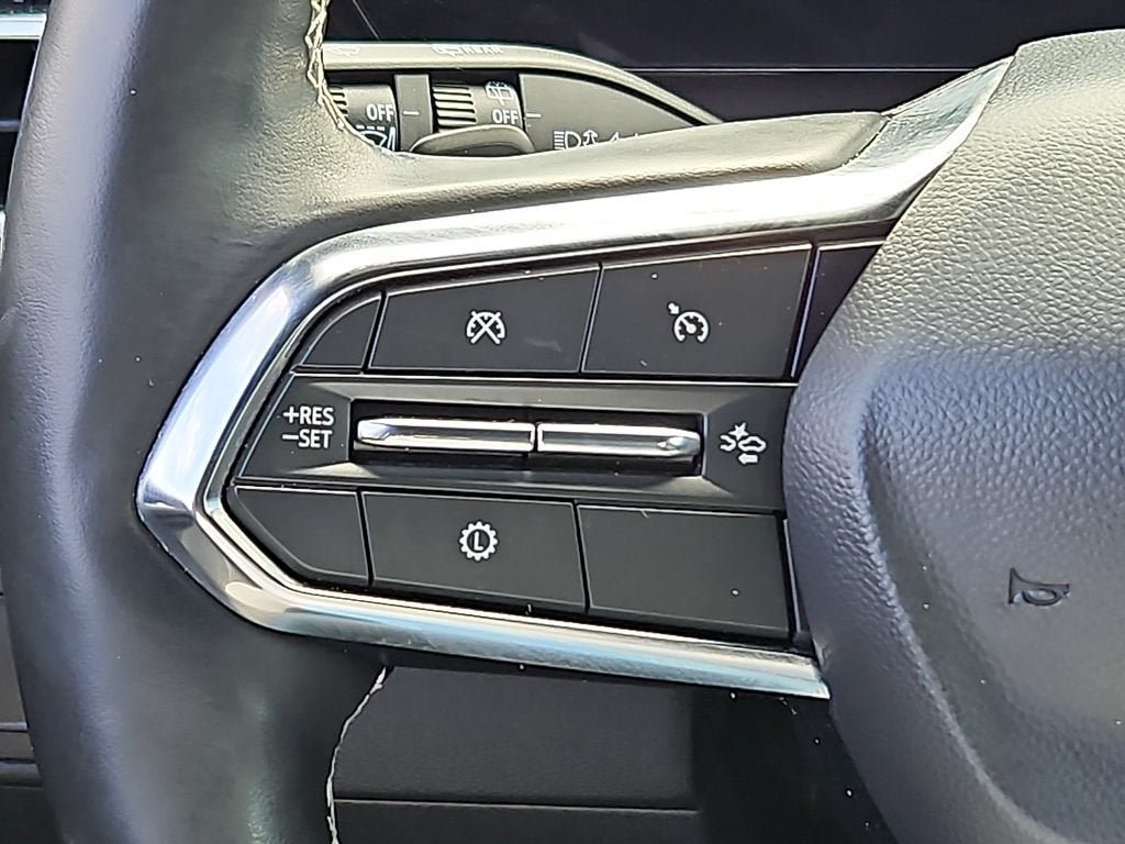 Certified 2025 Chevrolet Traverse LT w/ Driver Confidence Package FWD image 21