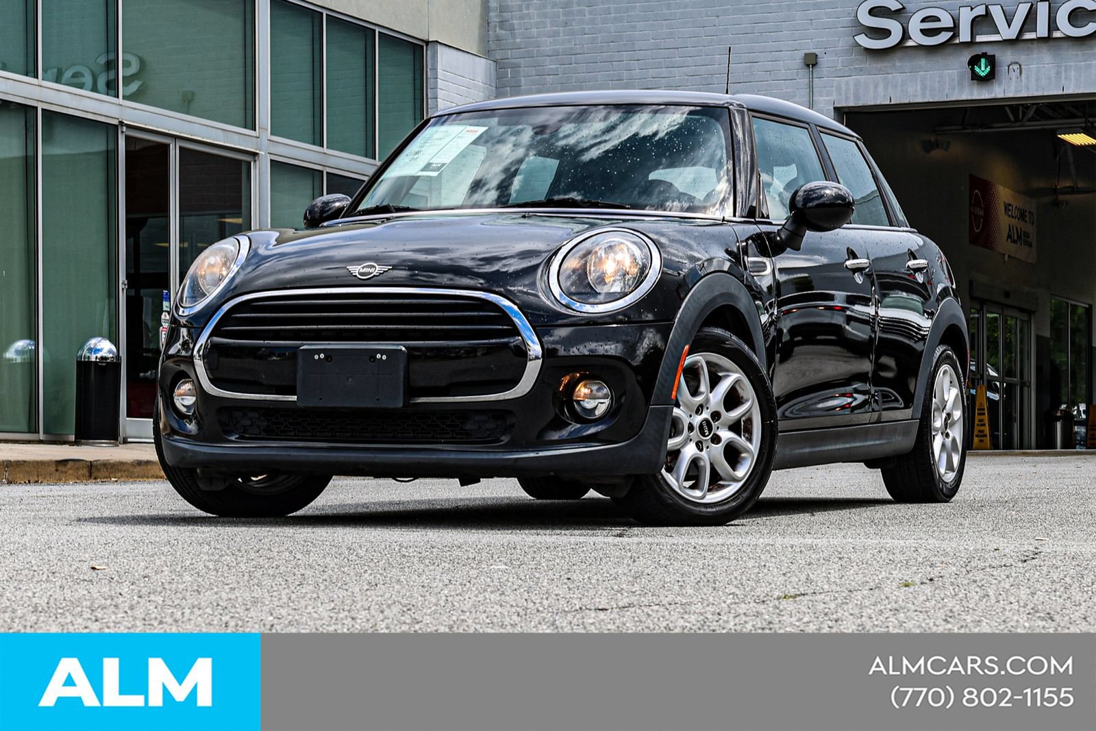 Used 2019 MINI Cooper 4-Door Hardtop FWD image 2