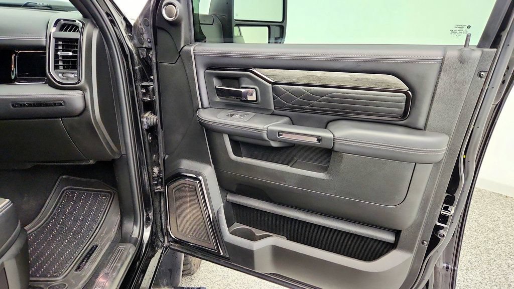 Used 2025 RAM 2500 Limited AWD/4WD image 27