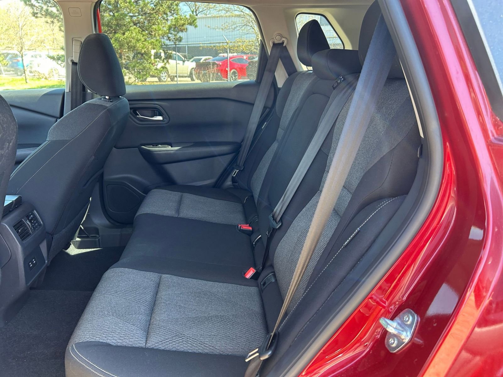 Used 2025 Nissan Rogue SV AWD/4WD image 28
