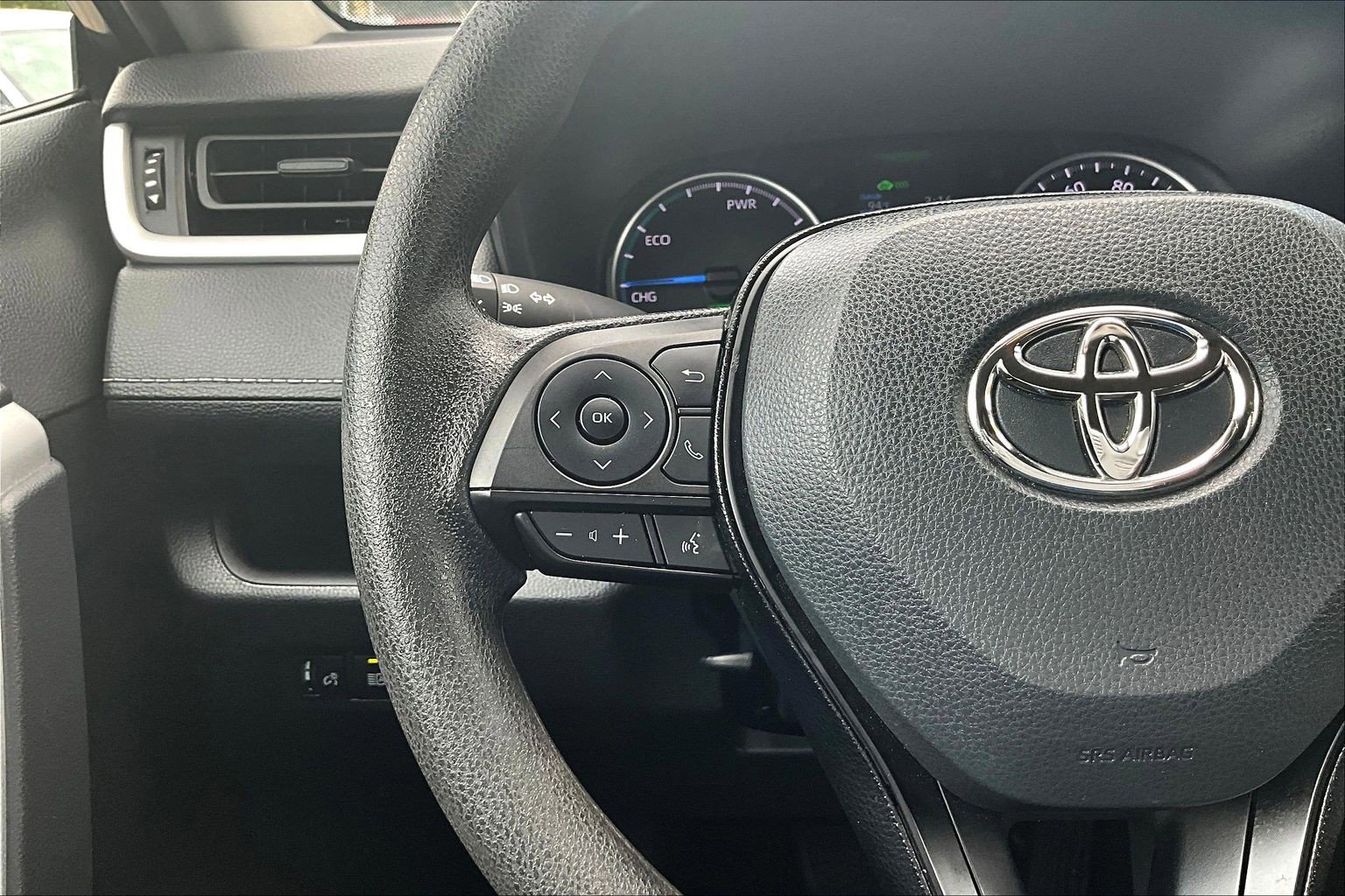 Used 2021 Toyota RAV4 LE AWD/4WD image 19