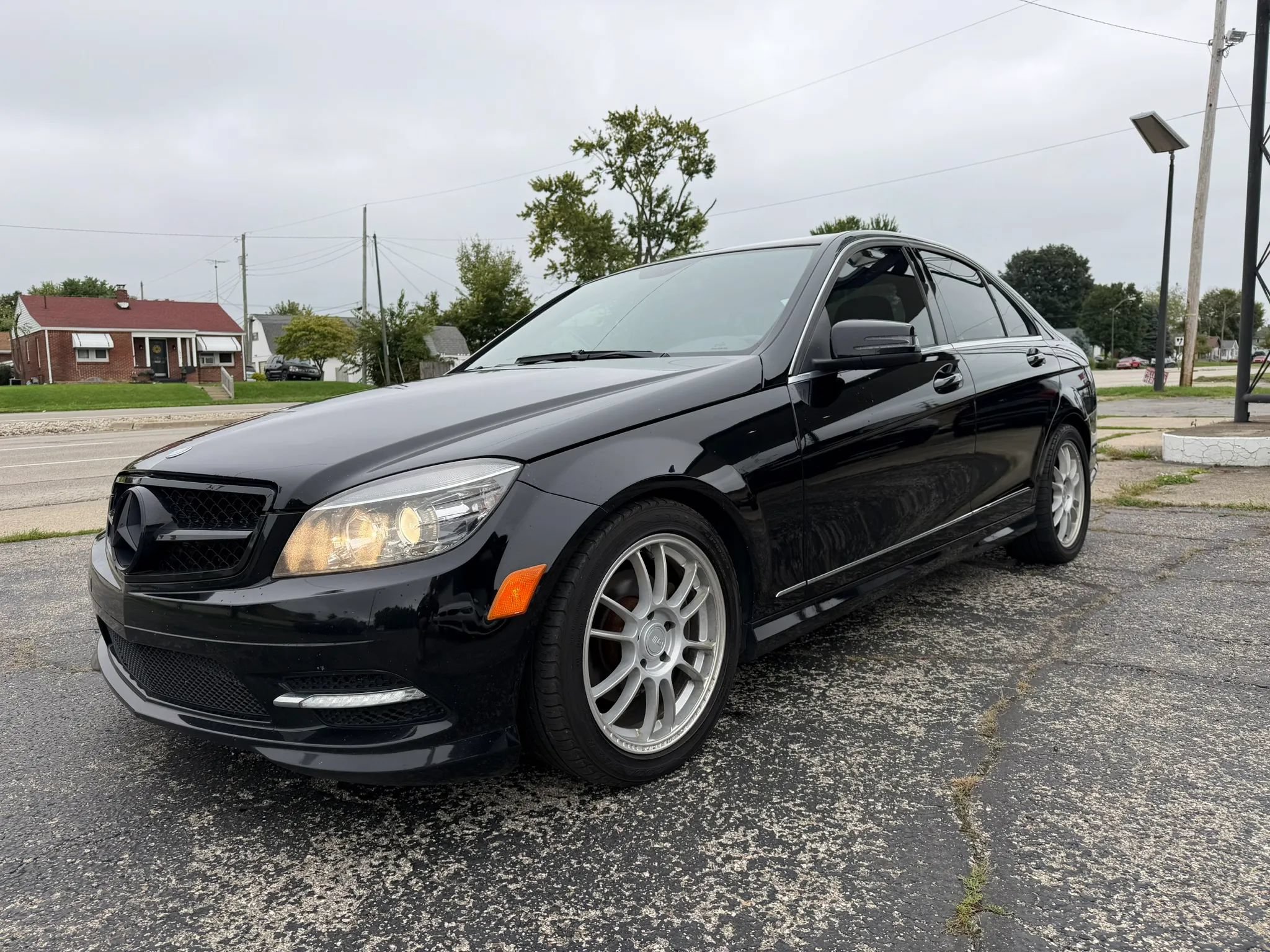 Used 2011 Mercedes-Benz C 300 4MATIC Sedan image 4