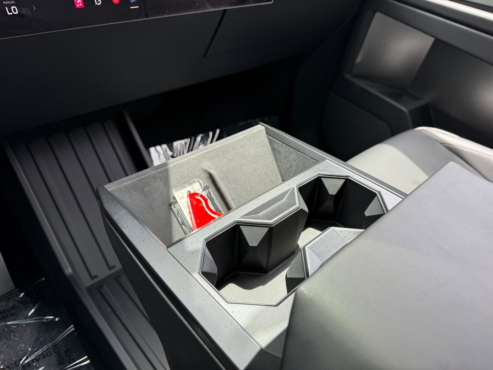 Used 2024 Tesla Cybertruck AWD Crew Cab image 30