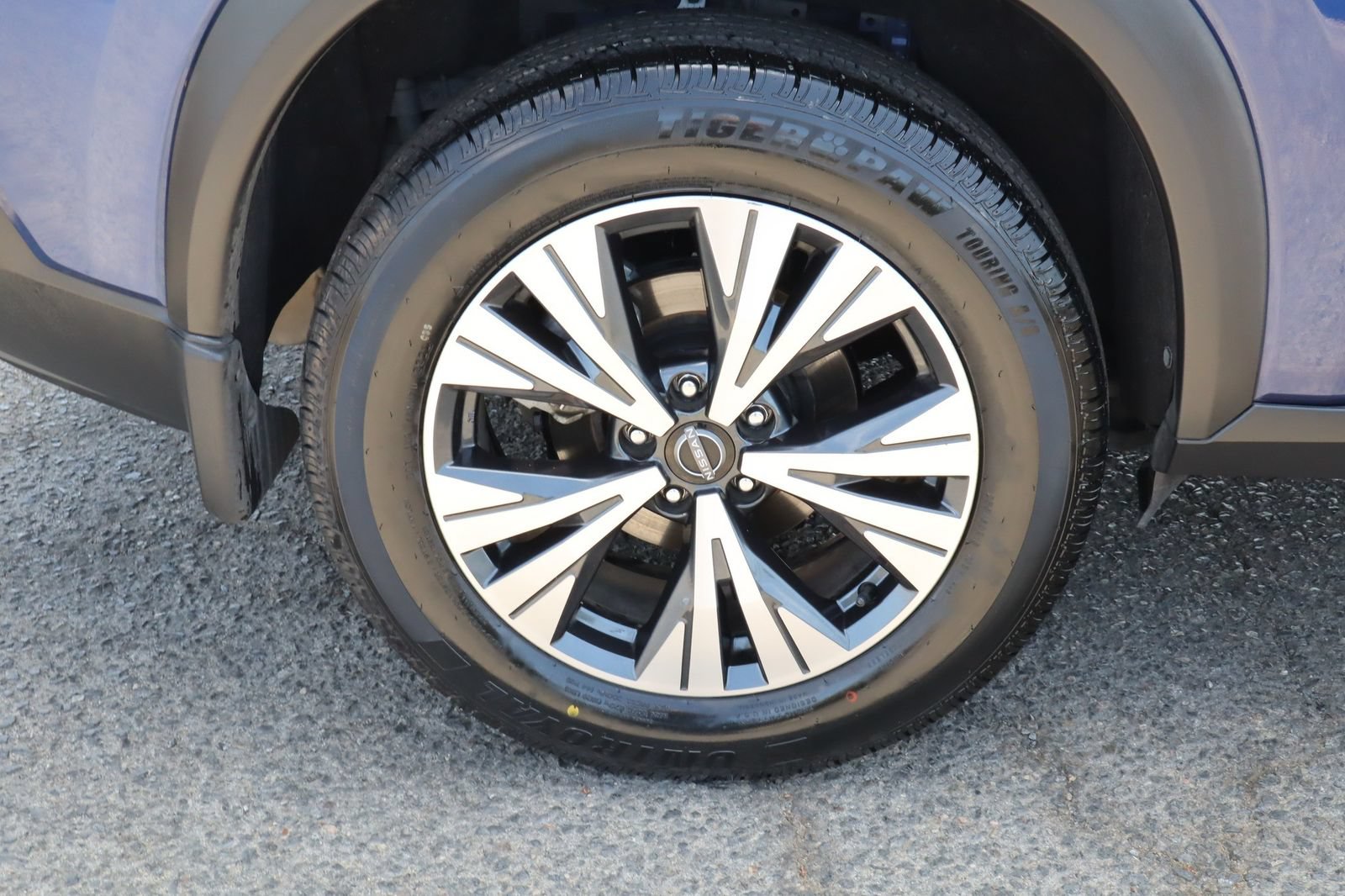 Used 2023 Nissan Rogue SV FWD image 11
