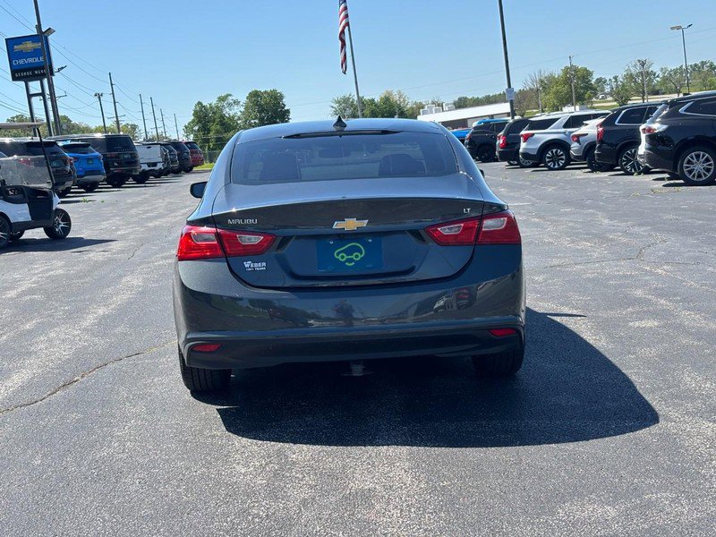 Used 2017 Chevrolet Malibu LT FWD image 4
