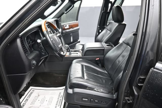 Used 2015 Lincoln Navigator 2WD image 17