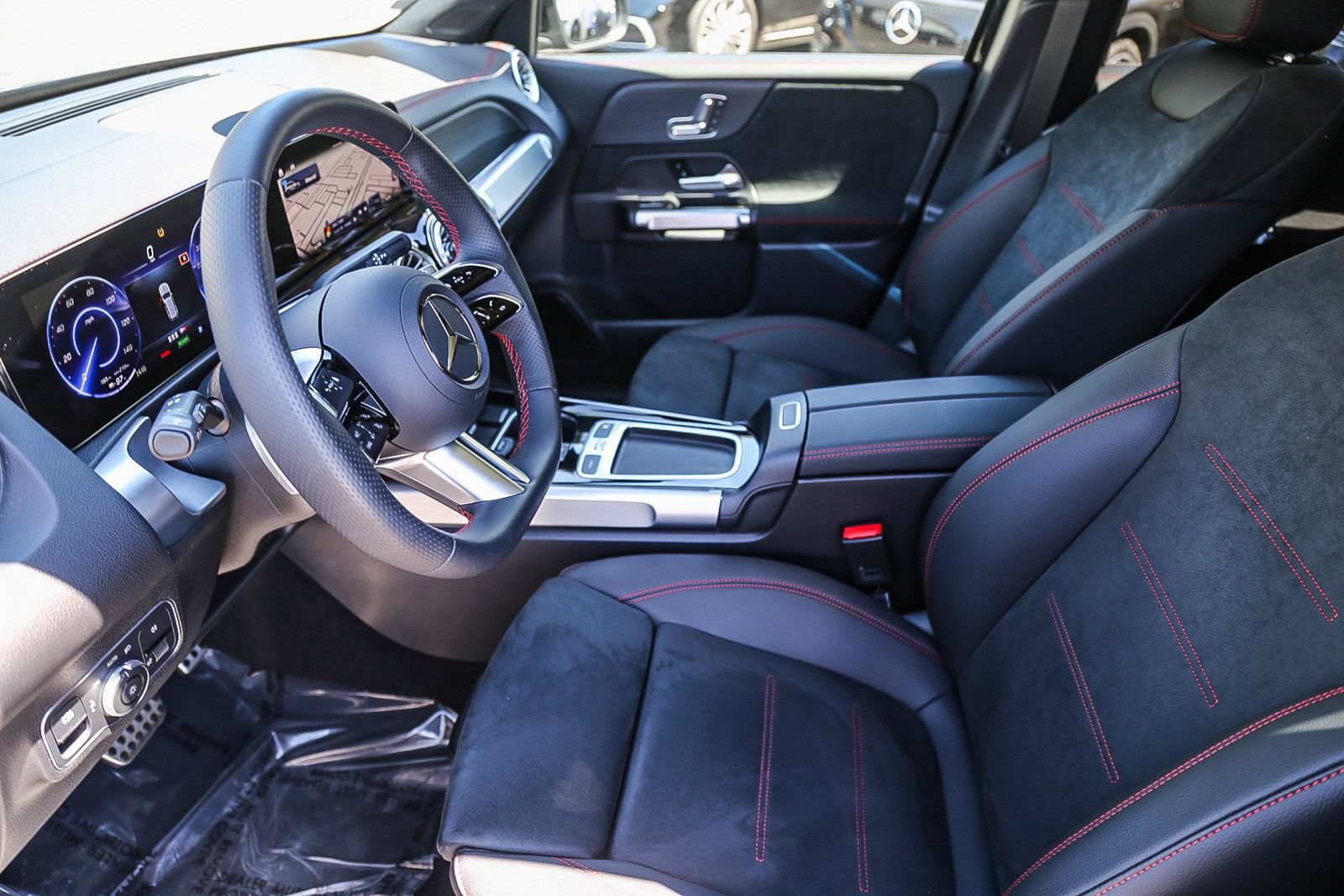Used 2024 Mercedes-Benz EQB 300 4MATIC image 17