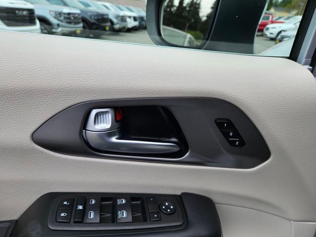 Used 2023 Chrysler Pacifica Touring-L FWD image 27