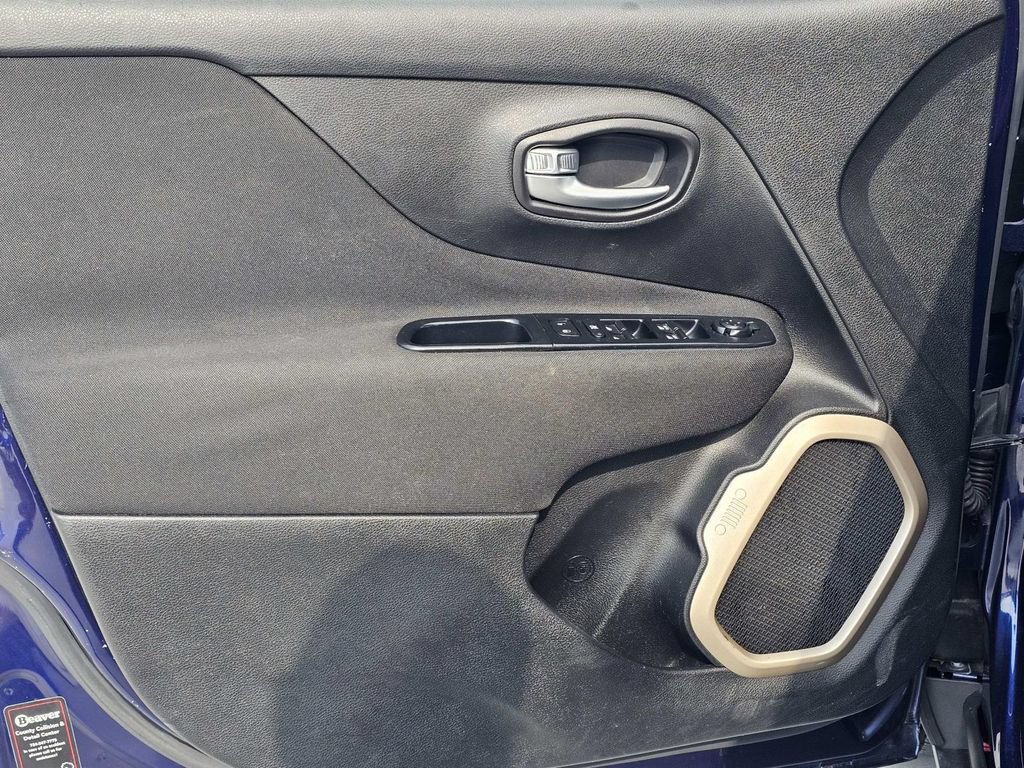 Used 2017 Jeep Renegade Latitude FWD image 19