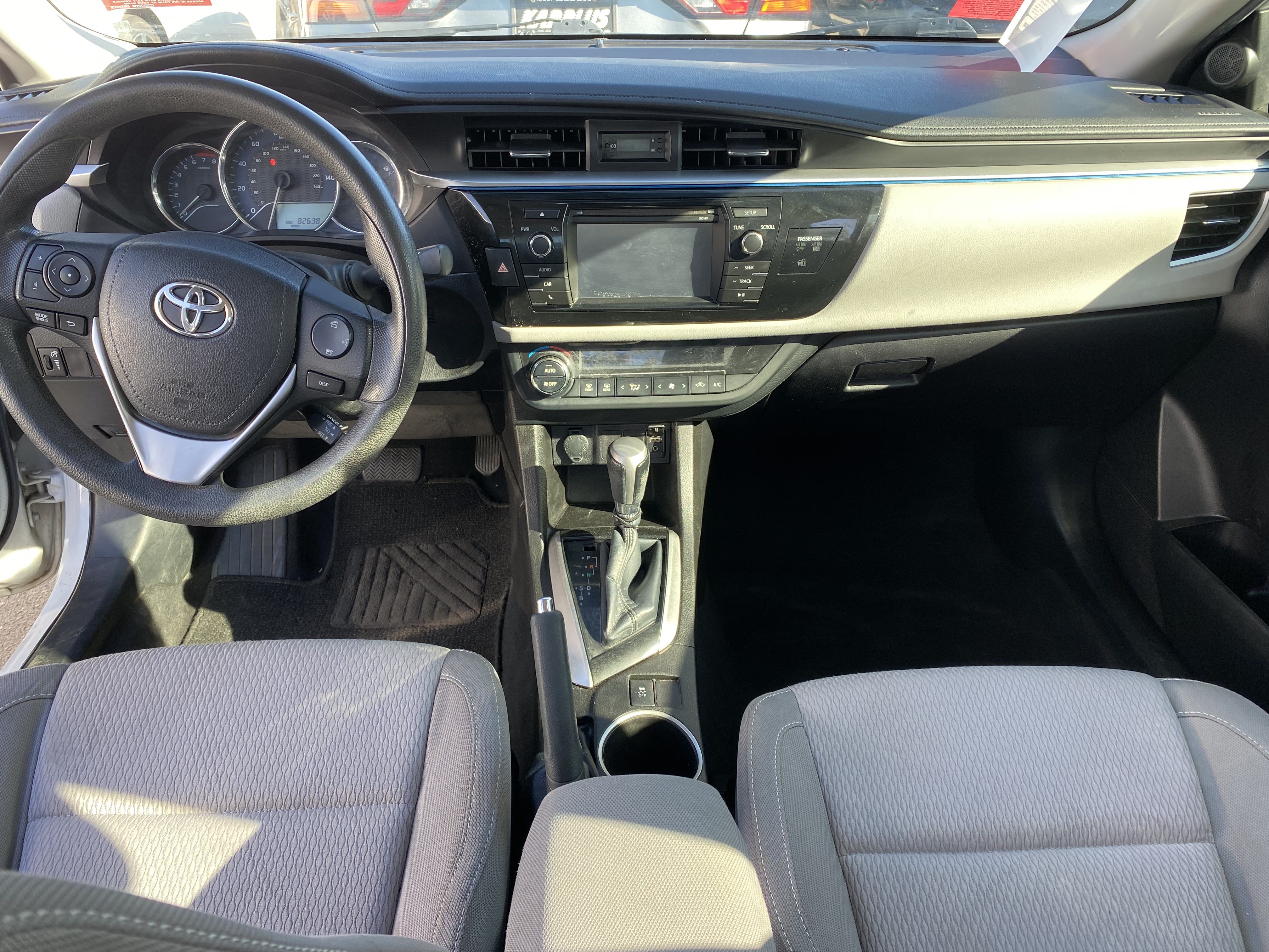 Used 2015 Toyota Corolla LE FWD image 14