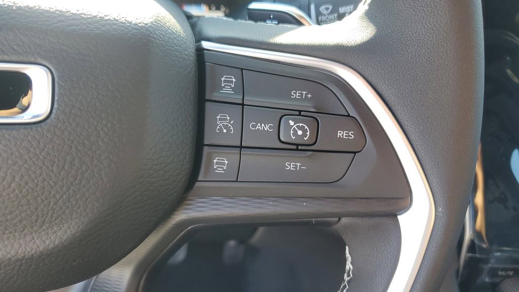 New 2025 Jeep Grand Cherokee L Altitude image 32