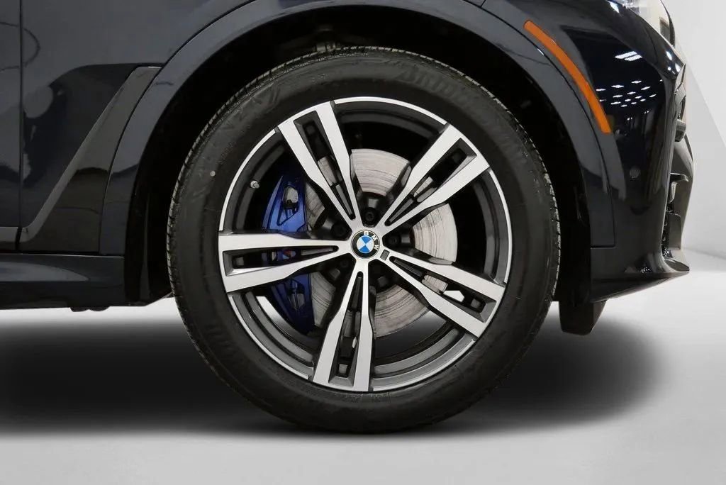 Used 2022 BMW X7 M50i image 39