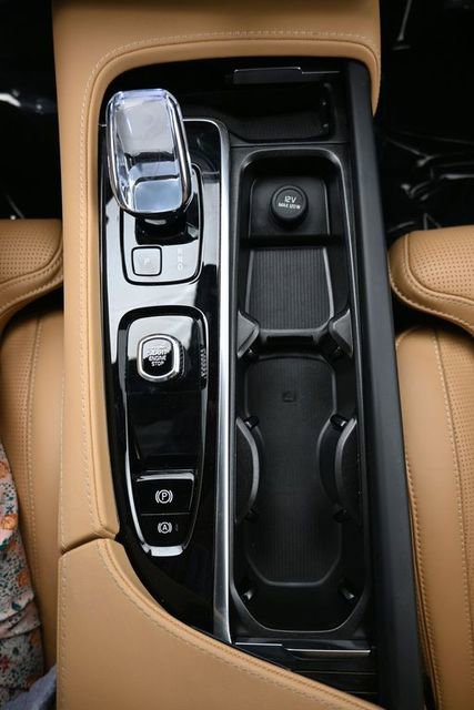 Used 2023 Volvo XC90 B6 Ultimate image 12