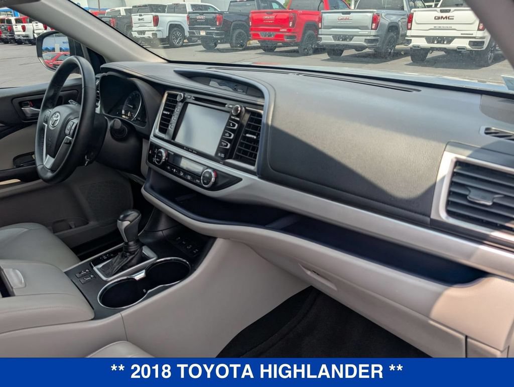 Used 2018 Toyota Highlander XLE w/ Carpet Mat Package (TMS) AWD/4WD image 35