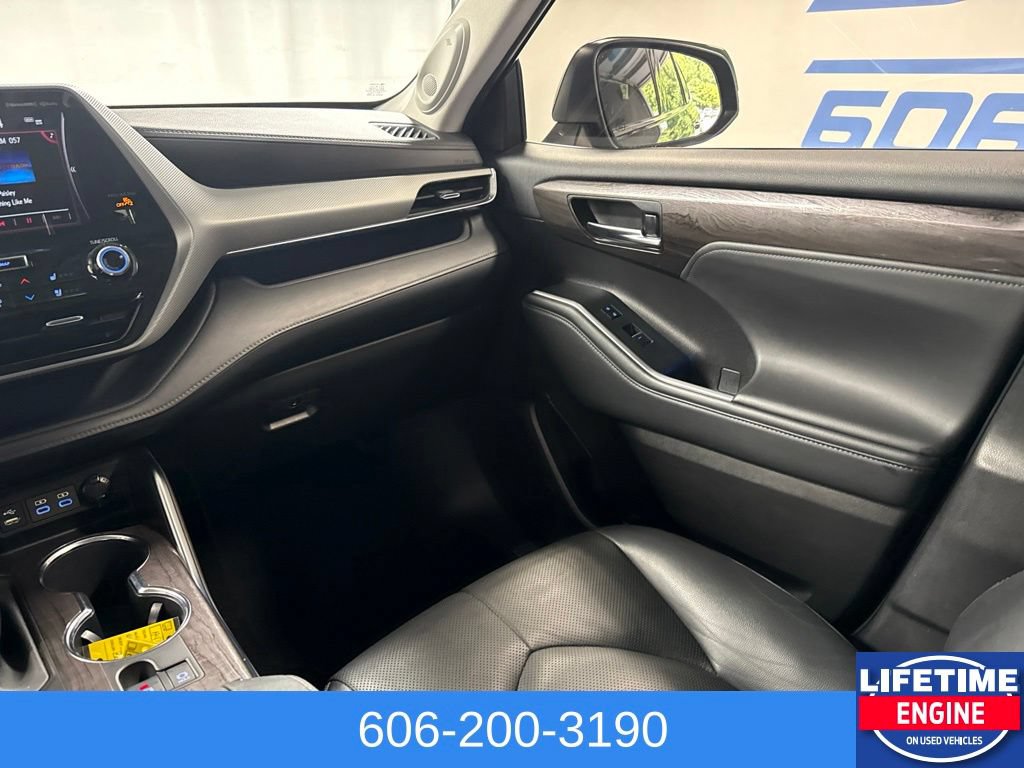 Used 2022 Toyota Highlander Platinum AWD/4WD image 21