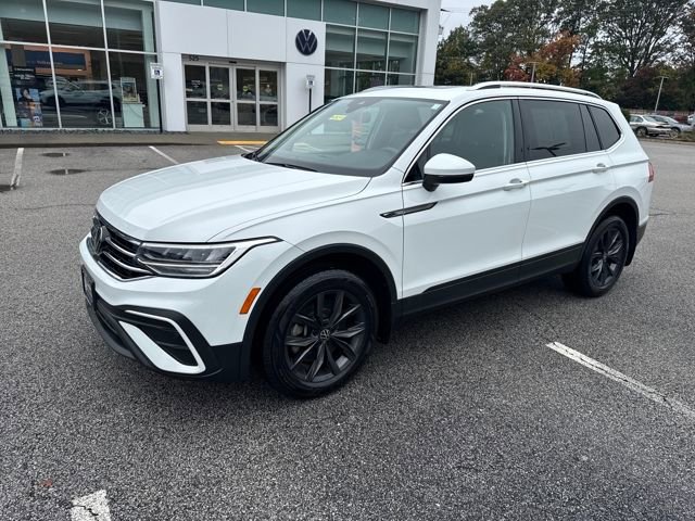 Certified 2022 Volkswagen Tiguan SE w/ Panoramic Sunroof Package image 3