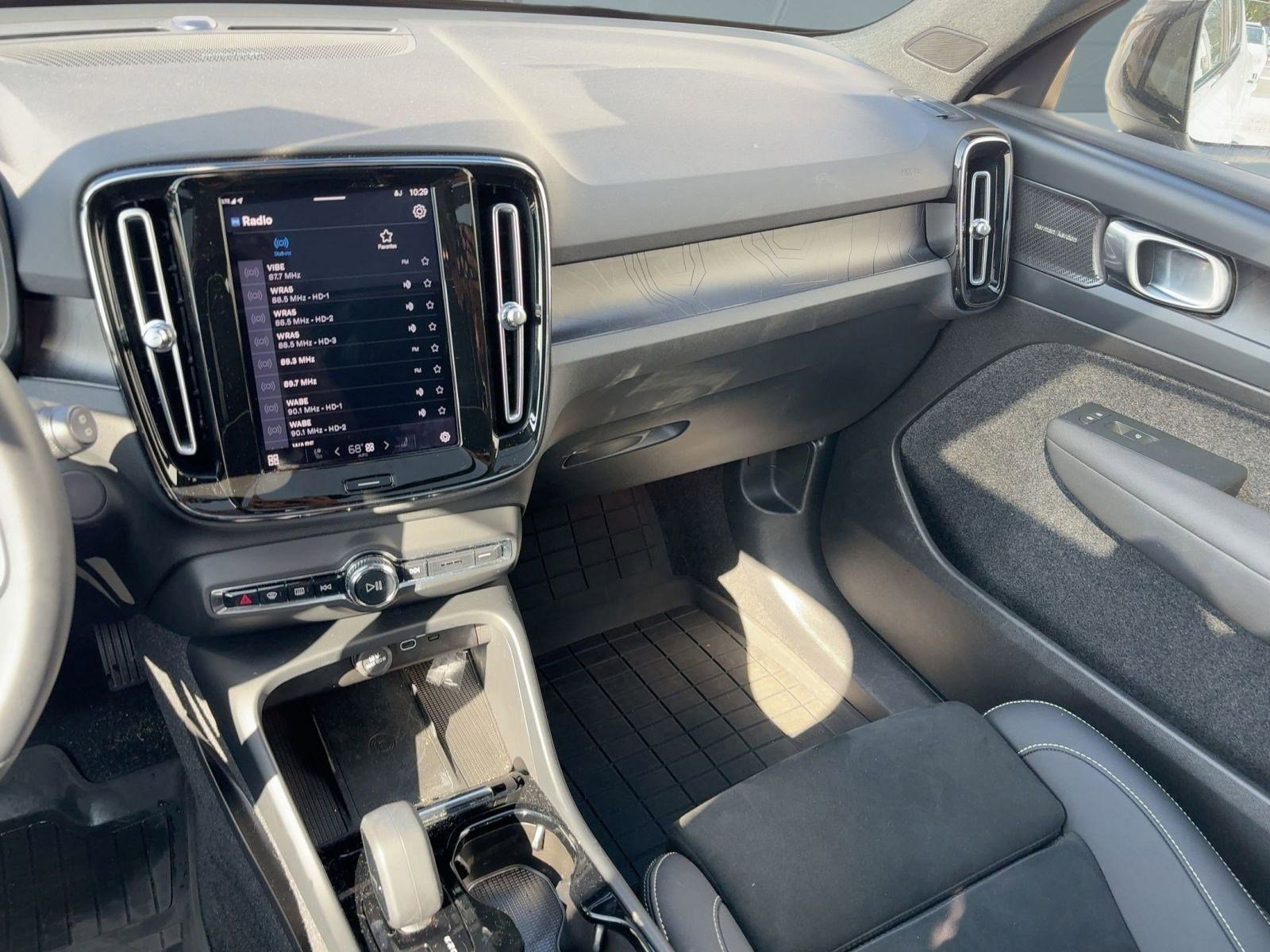 Certified 2023 Volvo XC40 Recharge Ultimate image 25