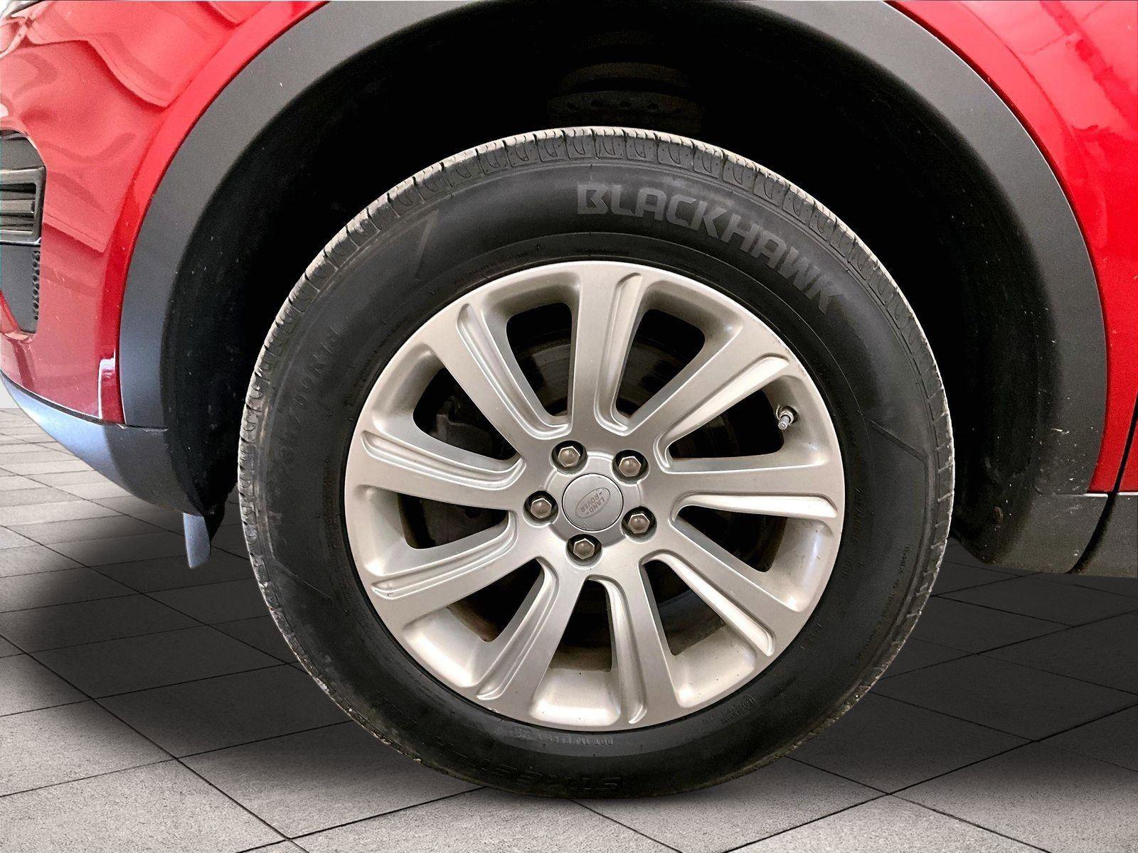 Used 2016 Land Rover Discovery Sport SE image 8