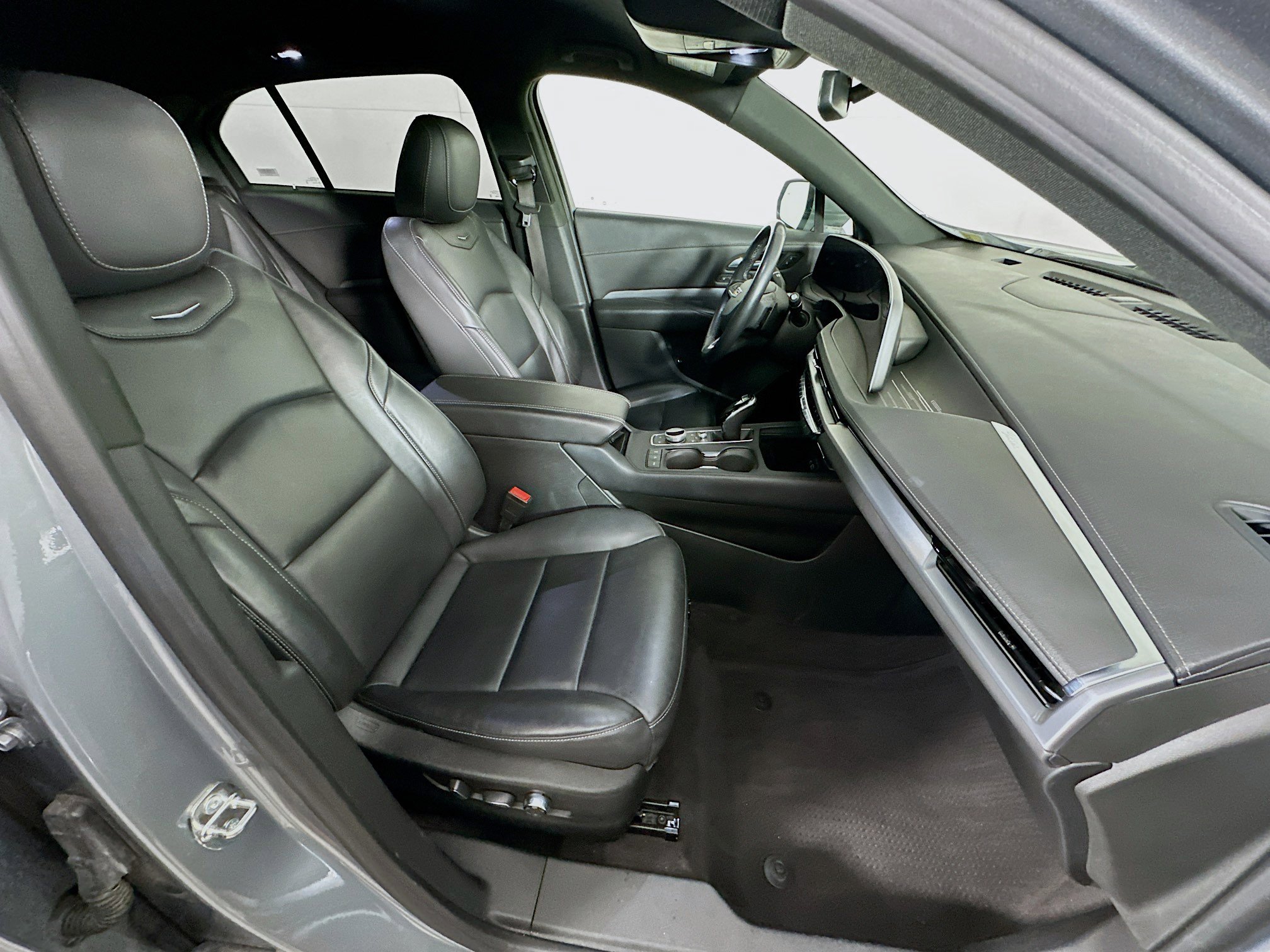 Used 2024 Cadillac XT4 Premium Luxury image 30